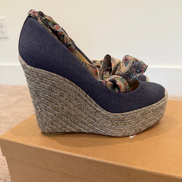 Christian Louboutin Demim Wedge Espadrille with Floral Accent Sz 8 Excellent - Picture 5 of 9